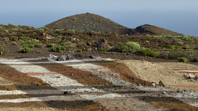 canary islands | images © courtesy of Burberry