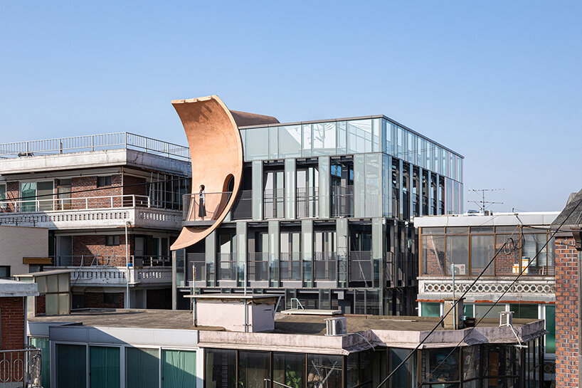 concrete cuts and curves pierce through moon hoon-renovated building in seoul