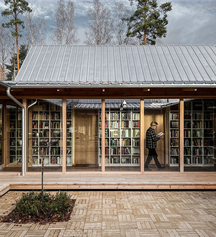 fria folket organizes house in sweden around an extensive library
