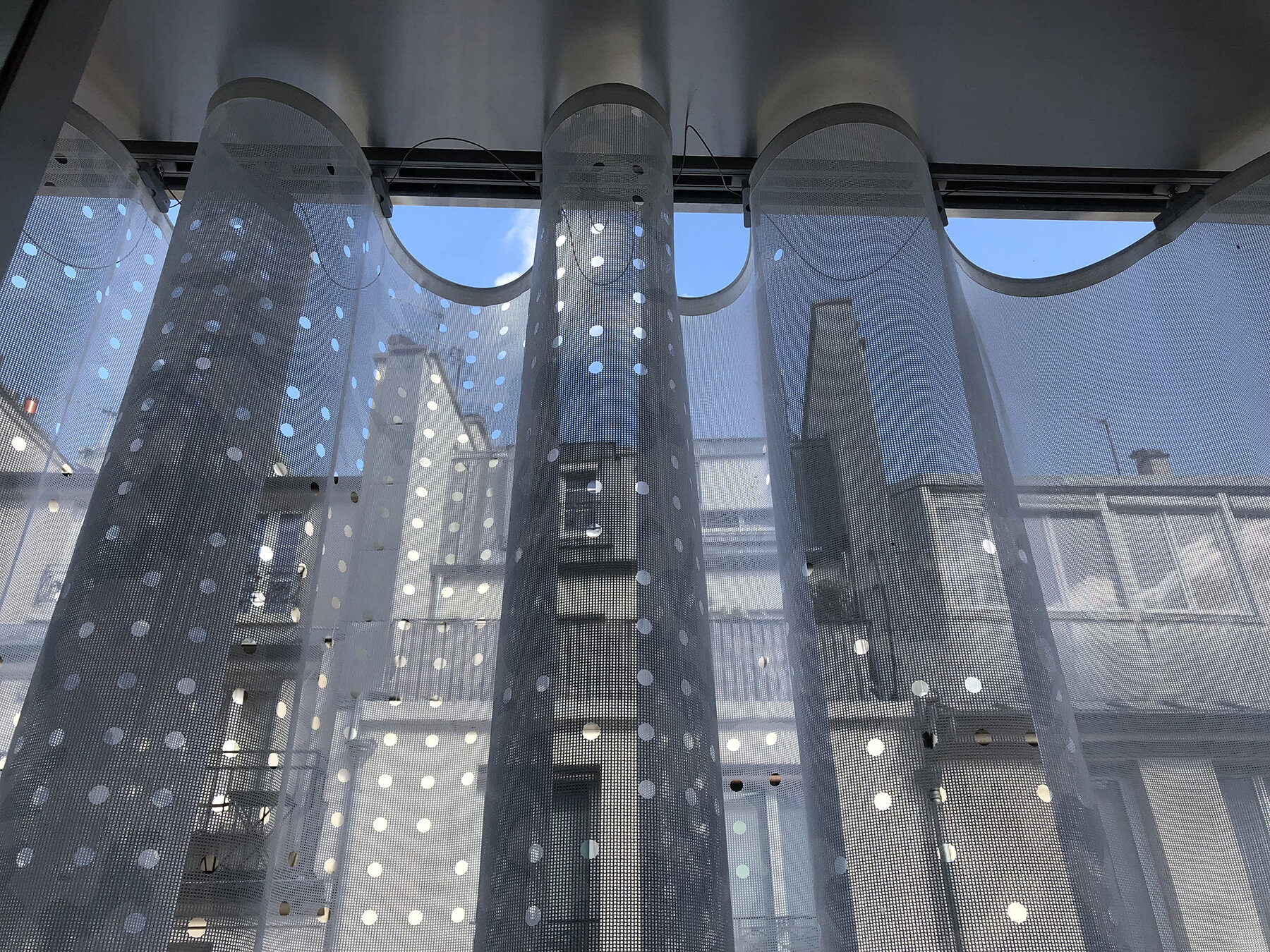 inside-outside-facade-jacques-moussafir-designboom-07a
