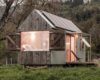 tiny alpine retreat on a farm suits travelers wanting to explore new zealand's nature