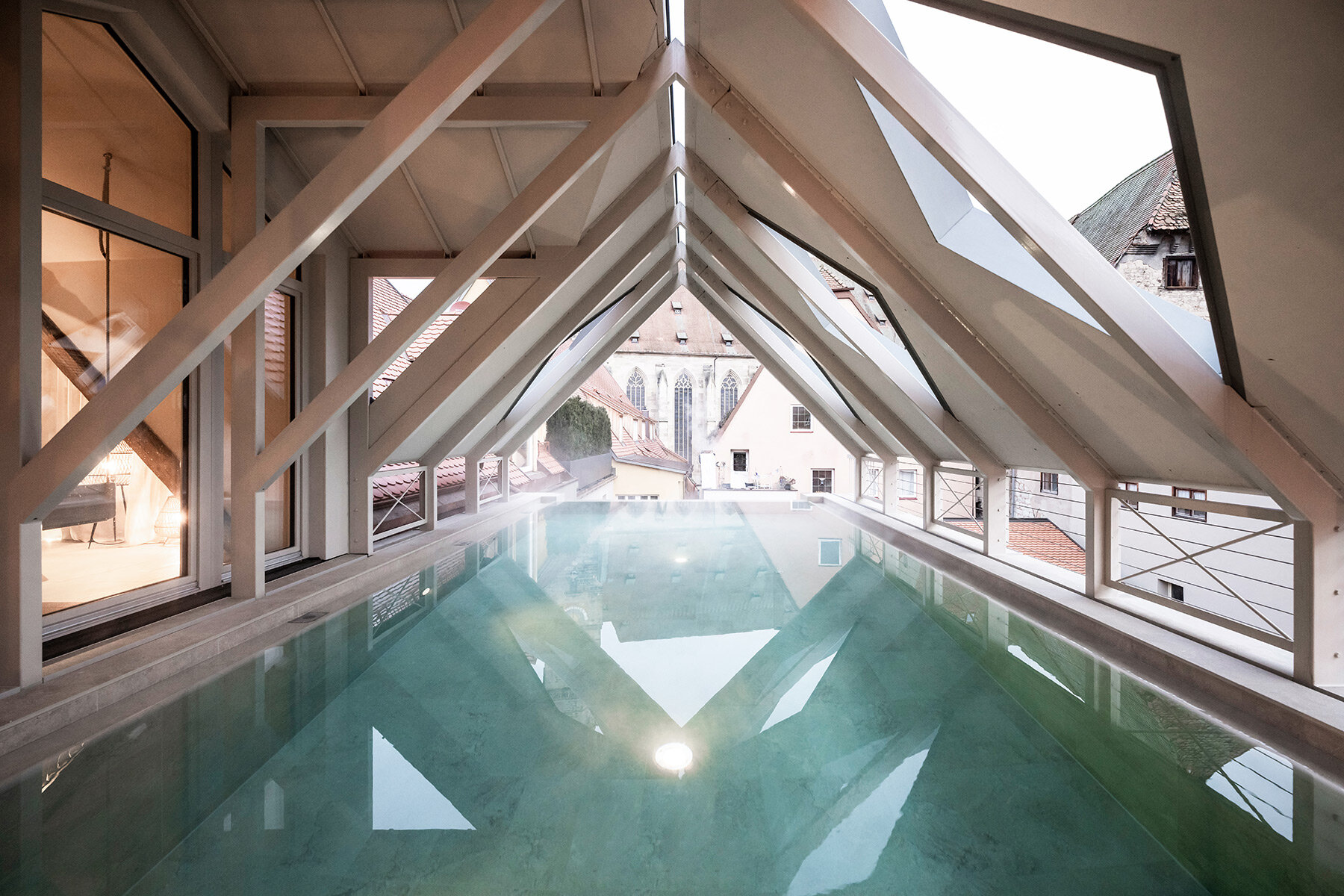 noa-goldene-rose-hotel-kaleidoscope-past-germany-designboom-full-01