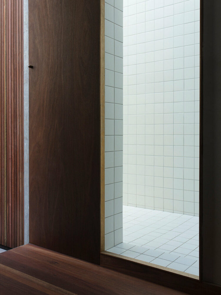 anthony gill envelops renovated house in australia with filigree-like timber screens