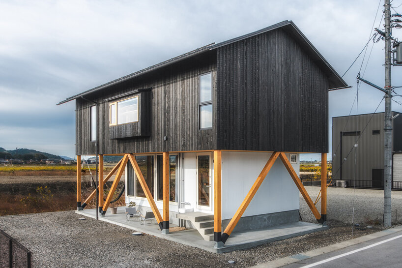 ushijima architects designs japanese house to 'float like a boat as its surroundings change' - 3