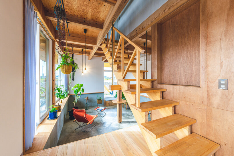 ushijima architects designs japanese house to 'float like a boat as its surroundings change' - 5