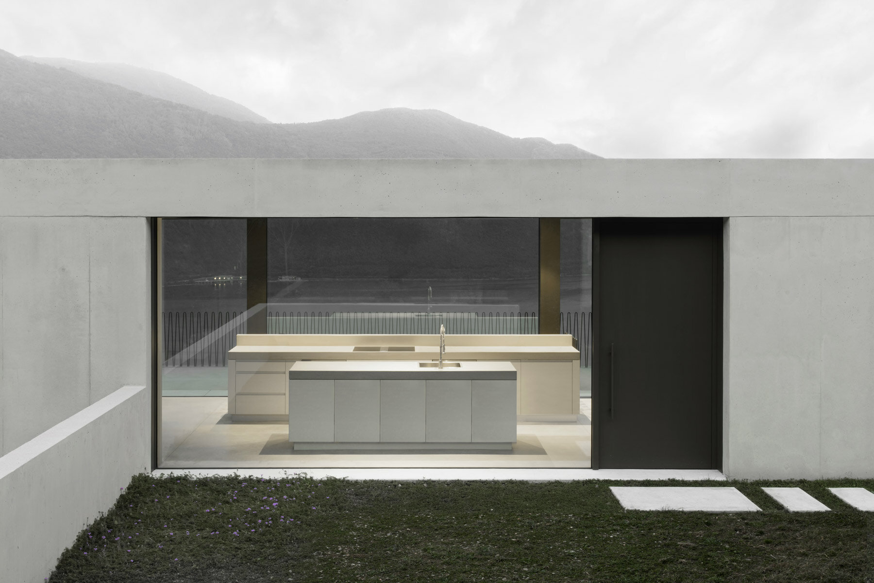 bergmeisterwolf-concrete-haus-e-surrounding-rocky-landscape-italy-designboom-21800