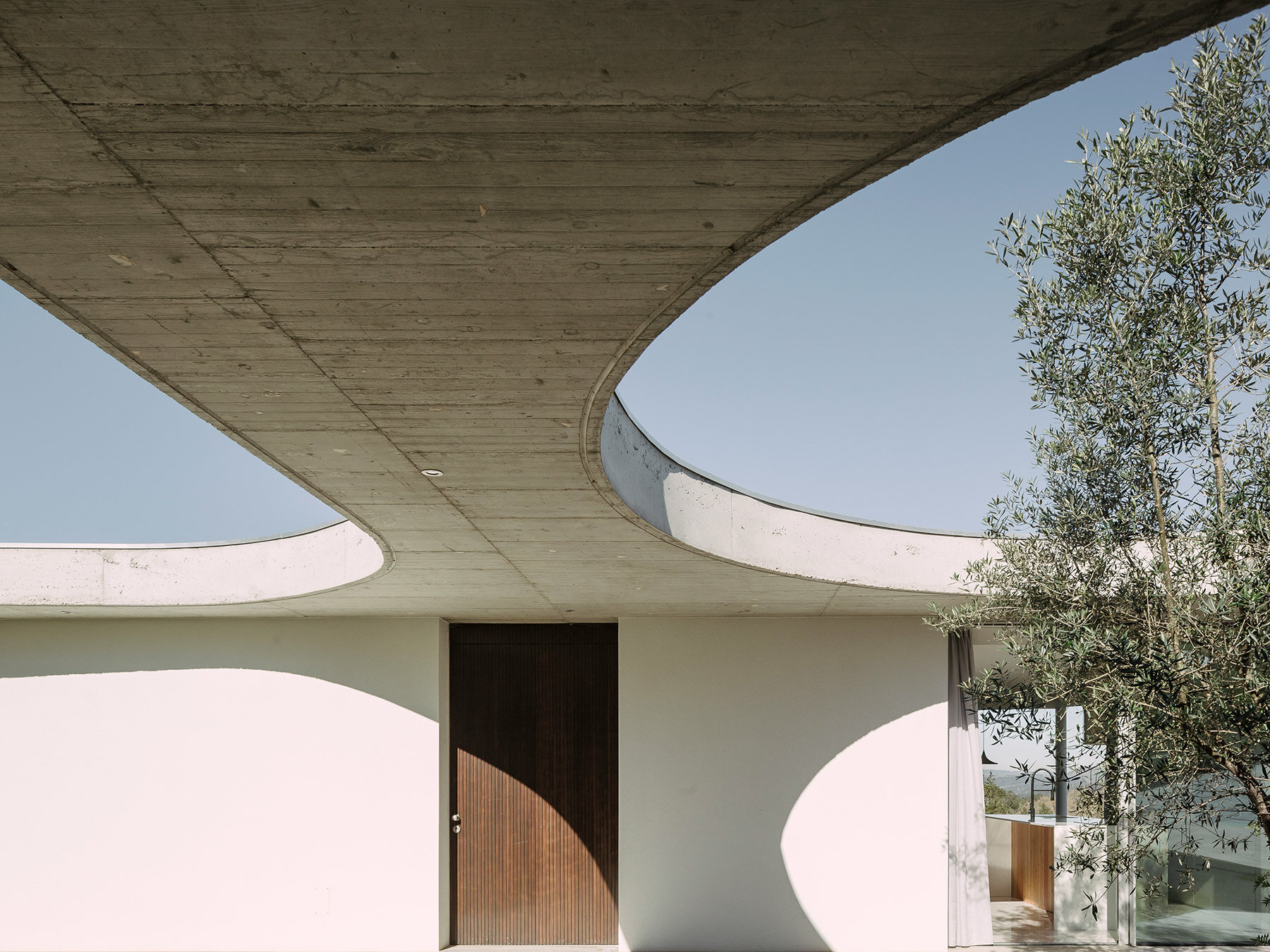 bruno-lucas-casa-chouso-portugal-designboom-18000