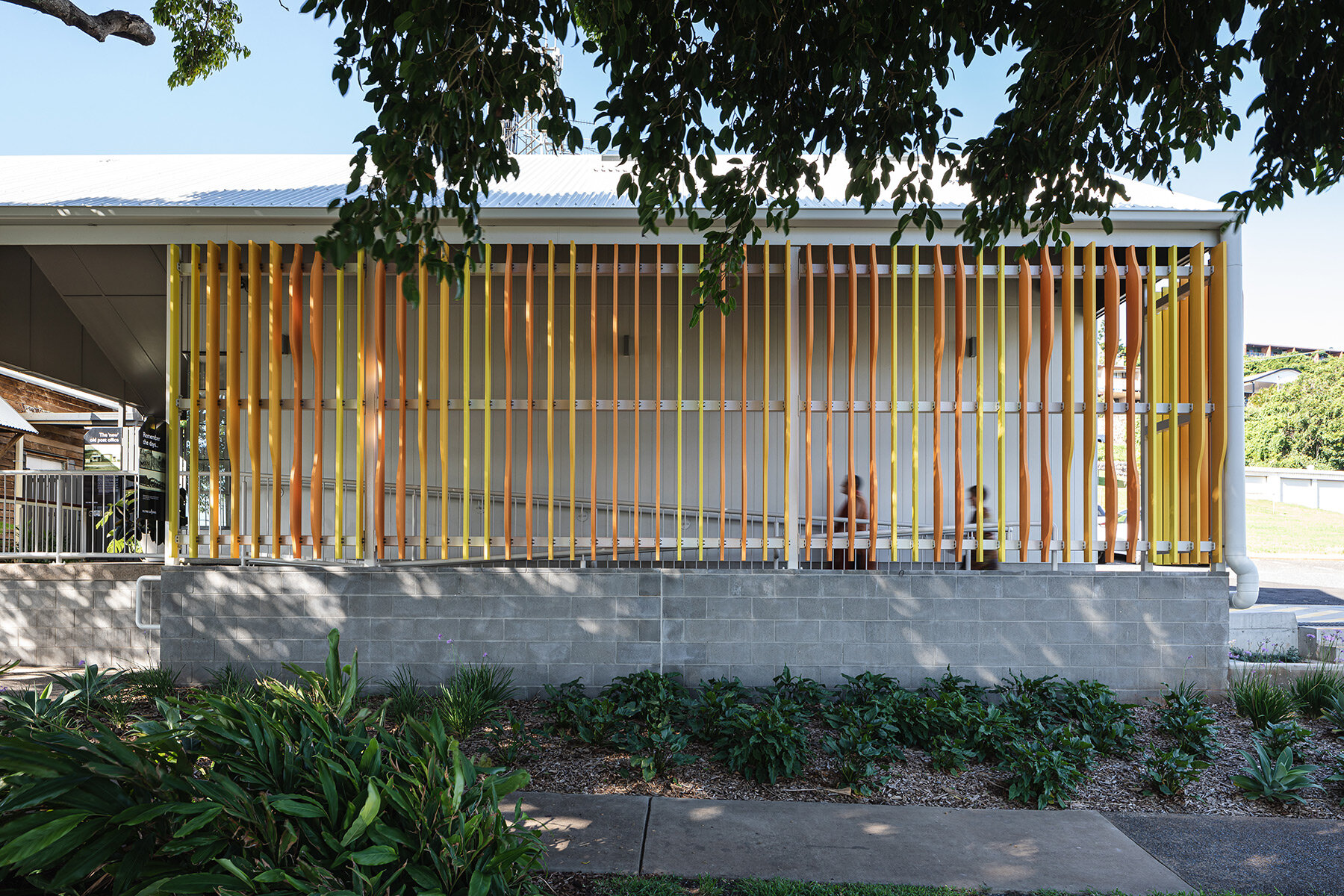 colorful-timber-screening-hidden-morse-code-message-art-gallery-australia-designboom-full-01