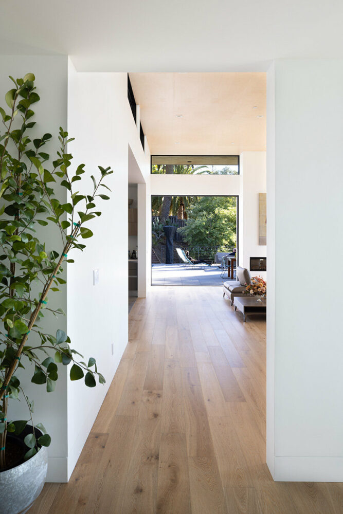 DNM architecture perches modernist home on northern california hillside