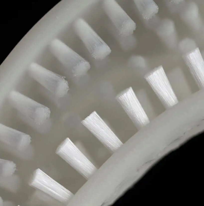 35,000 soft nylon bristles