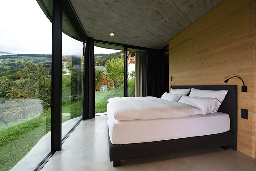 grassy and organic, this ‘freiform’ house is embedded into italy’s tyrolean landscape