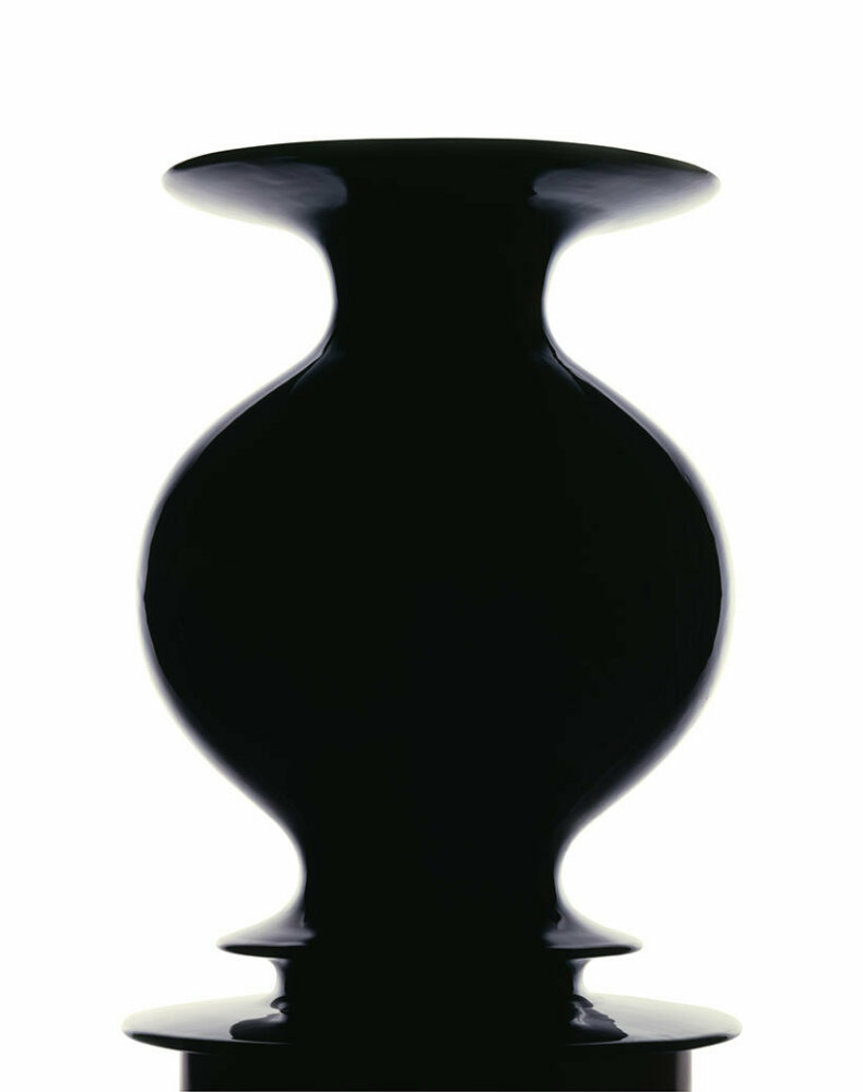 Michele De Lucchi, Vaso Nero, ceramica, 2004, Luca Tamburlini