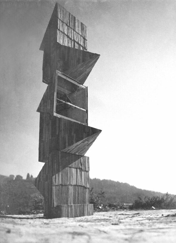 Abitazione allestita all'interno di una struttura costituita da cinque piramidi sovrapposte, 1975-1976. Centre Pompidou Collection