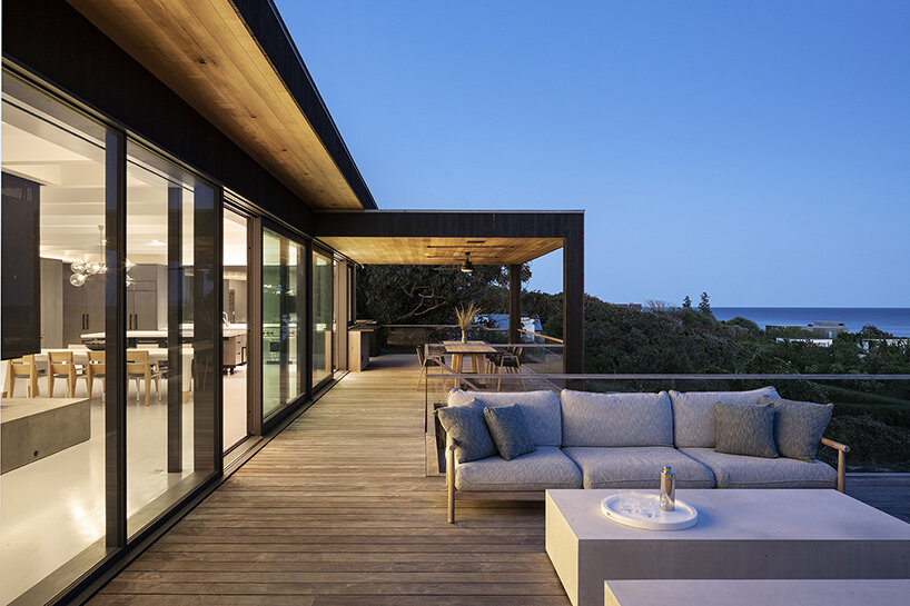 robert young architects' 'hither hills' is nestled into the sloping coast of montauk - 1