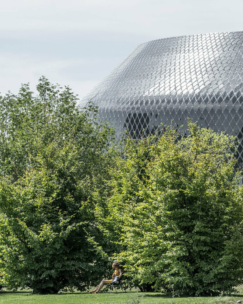 michele de lucchi + AMDL circle wrap novartis center in basel with self-powered facade