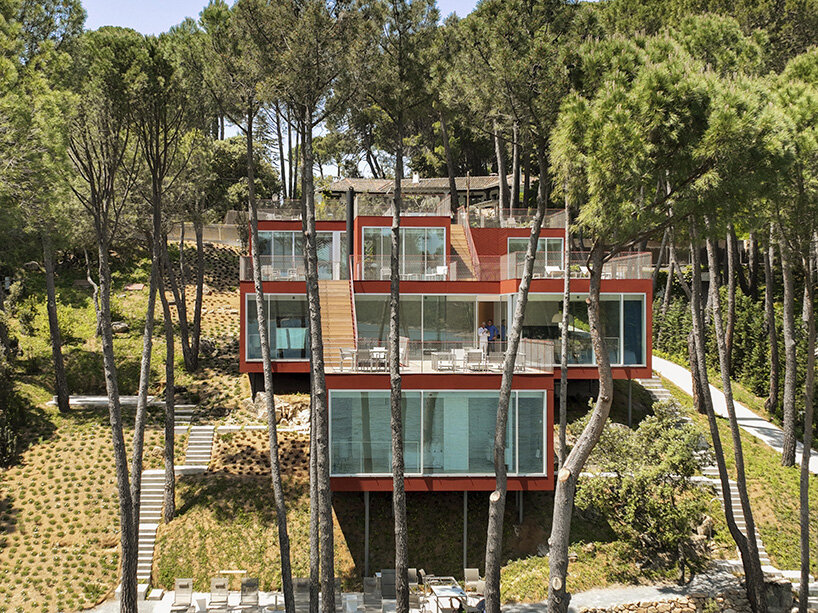 estudio entresitio casa roja