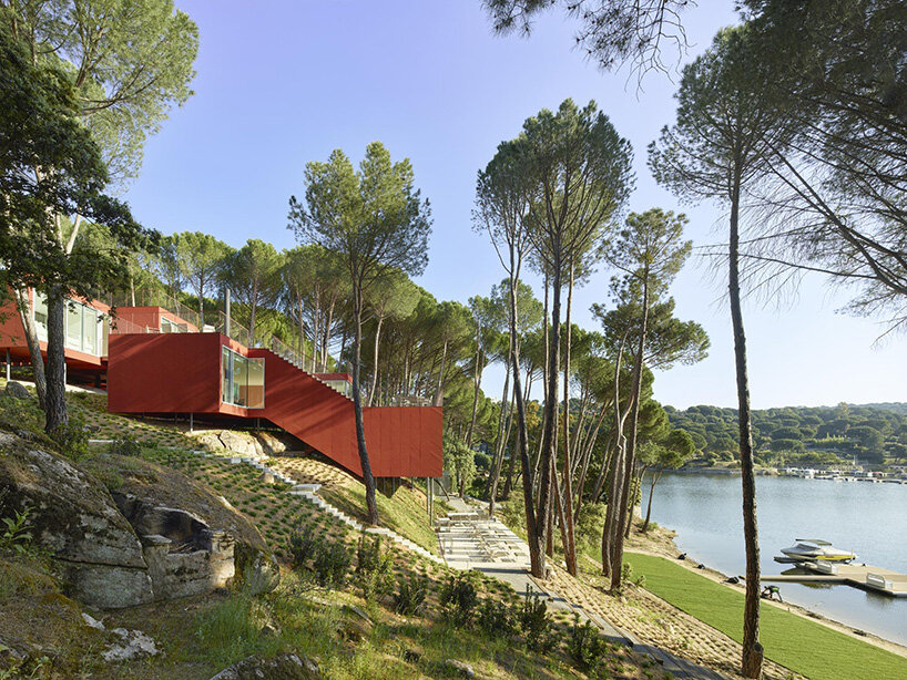 estudio entresitio casa roja
