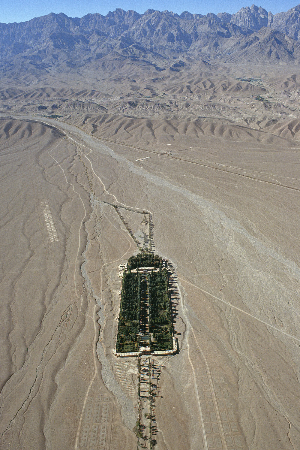 Bagh-e Shahzadeh, Persian garden near Mahan, Iran, 1977 Photo: Georg Gerster