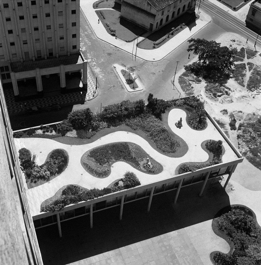 Roberto Burle Marx, Rooftop garden of the Gustavo Capanema Building, the Ministry of Education and Health headquarters, c. 1955 © Instituto Moreira Salles Collection, Photo: Marcel Gautherot The photo may not be cropped or altered