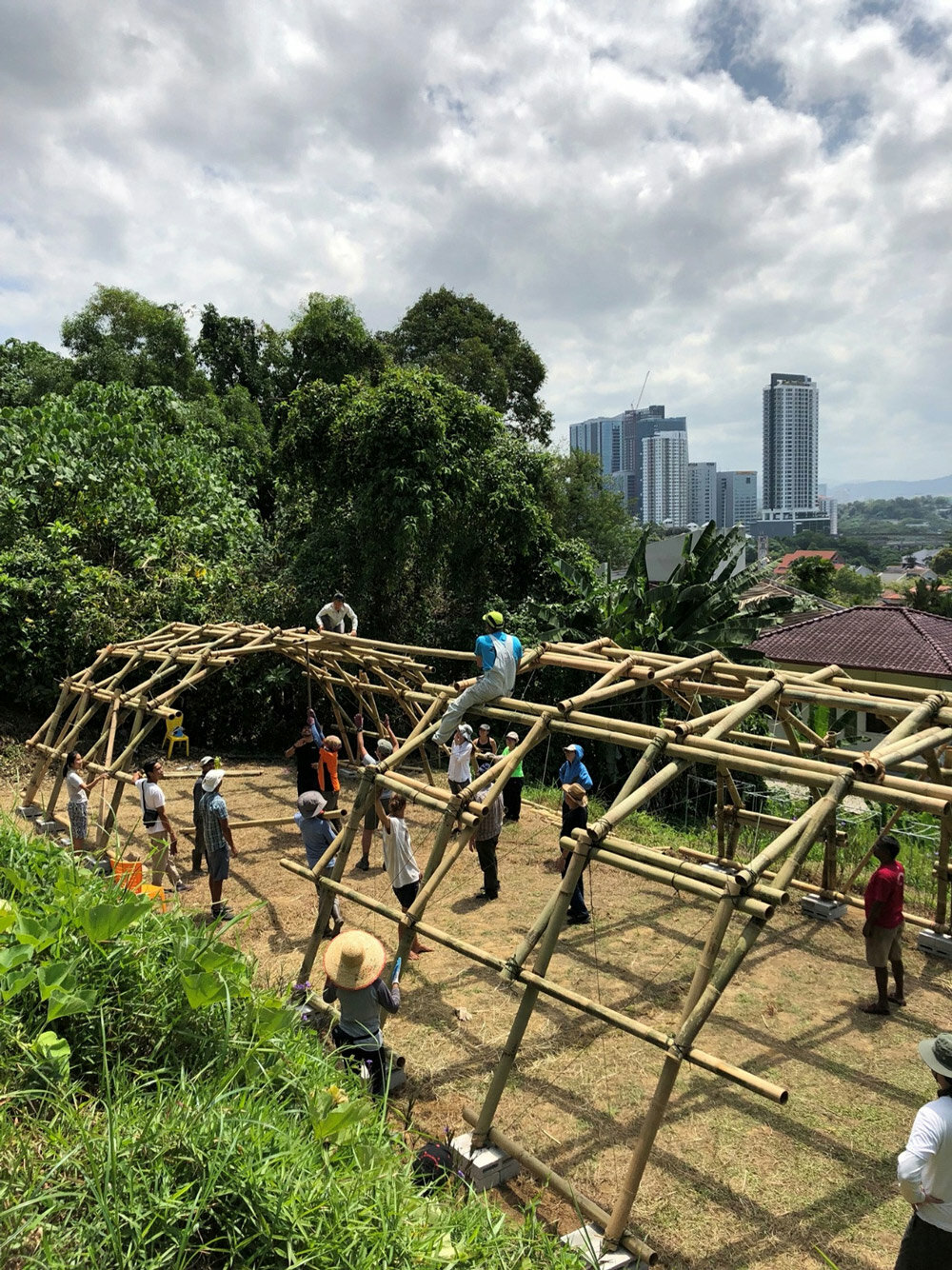 building phase of the Kebun-Kebun Bangsar community garden, Kuala Lumpur, 2017 Courtesy of Kebun-Kebun Bangsar
