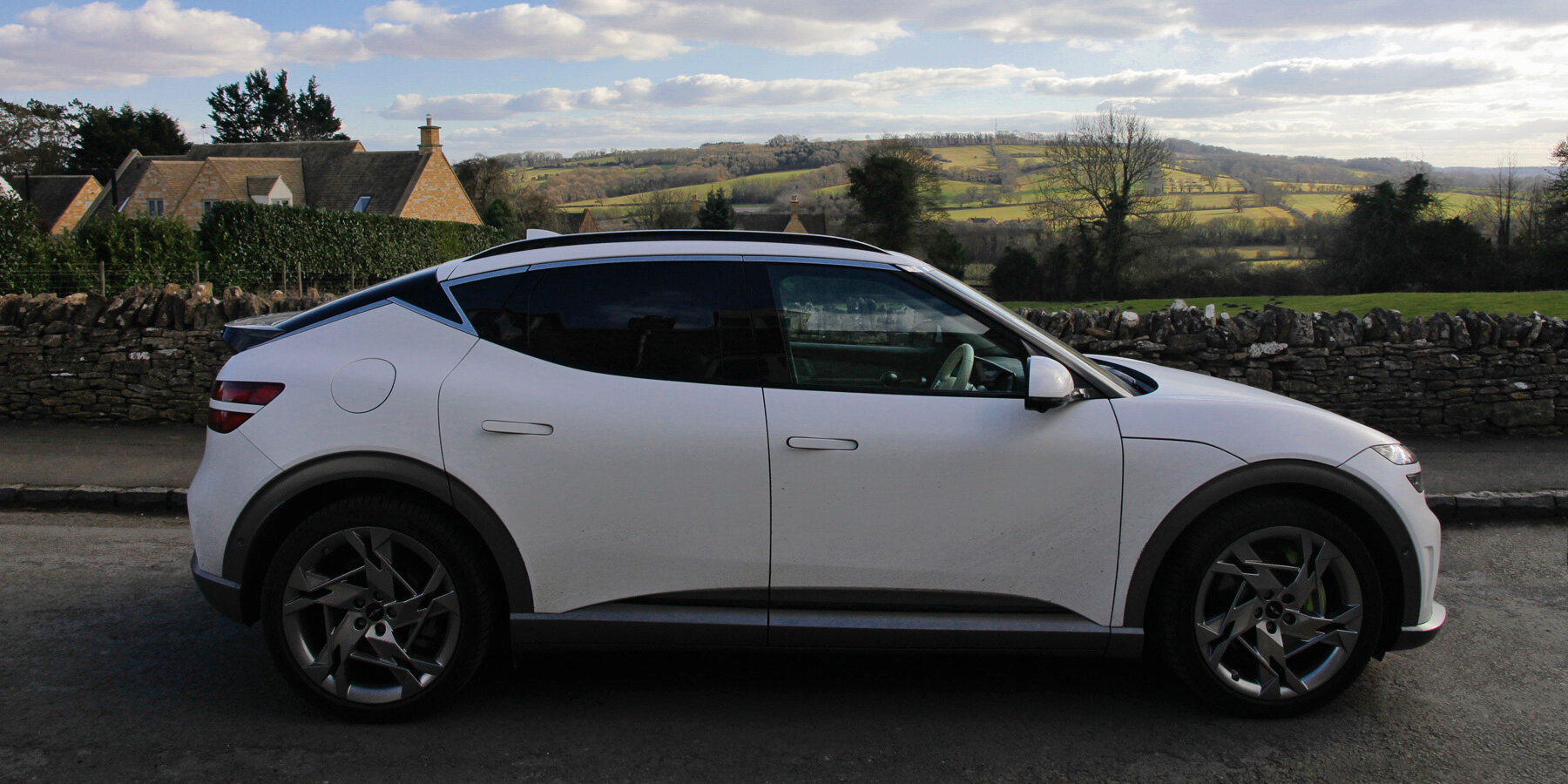 genesis-gv60-sport-plus-electric-car-drive-review-designboom02-v2