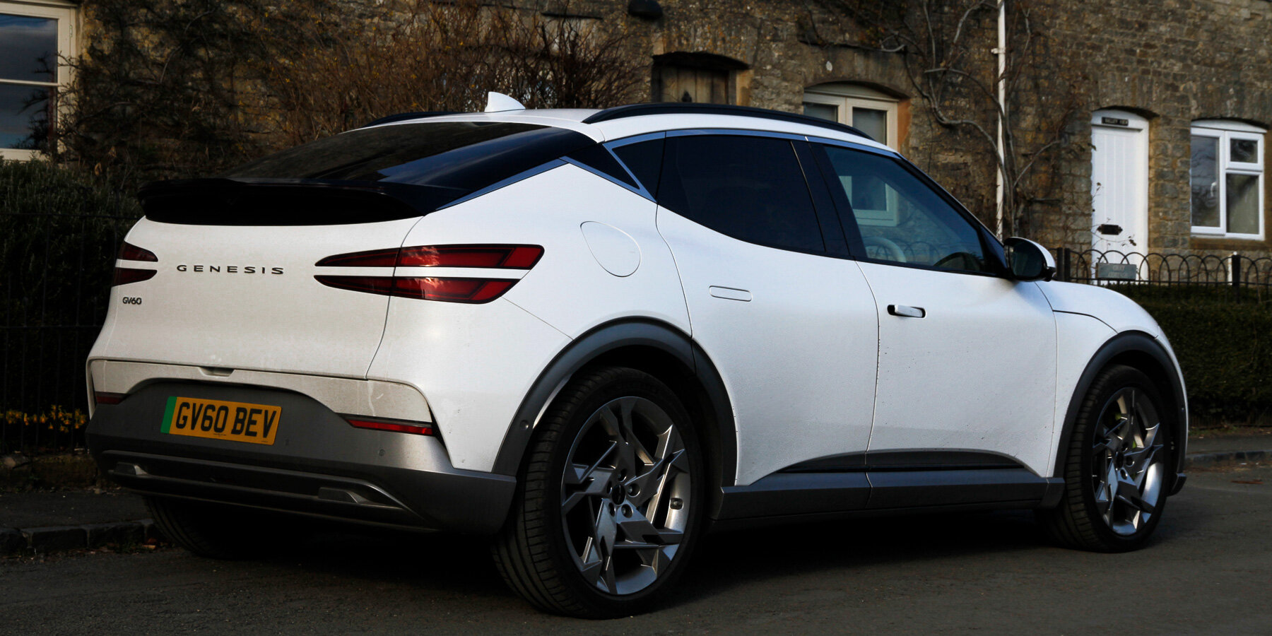 genesis-gv60-sport-plus-electric-car-drive-review-designboom03-v2