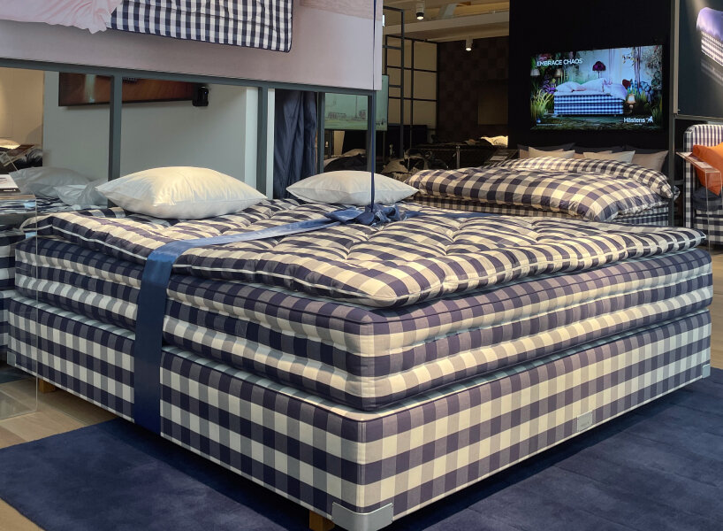 hästens bed blue check pattern