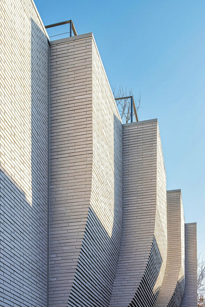 a curved brick wall ripples across LESS architects’ office building design in seoul