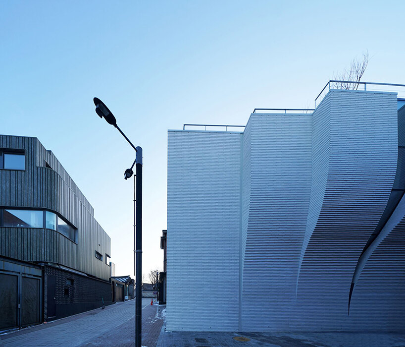 a curved brick wall ripples across LESS architects’ office building design in seoul