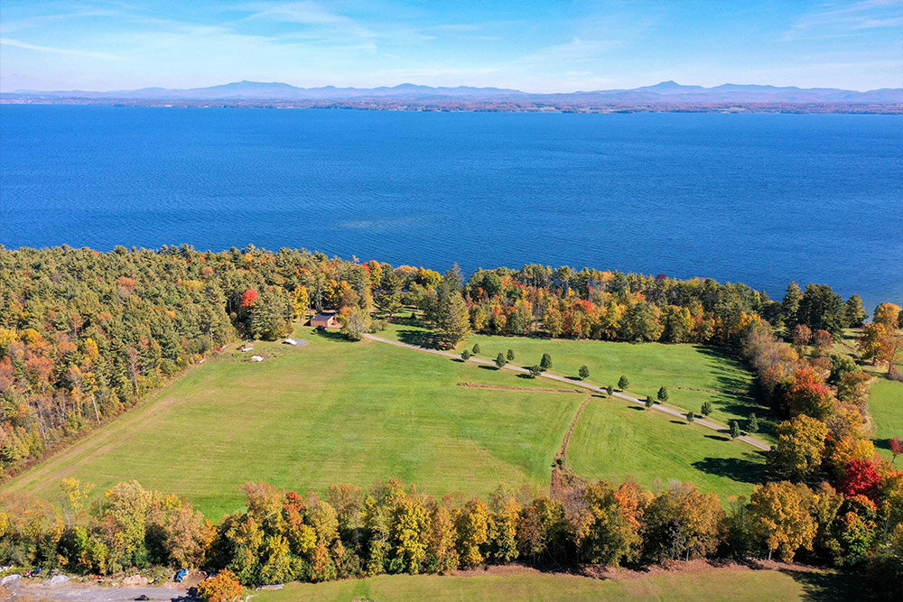 philip johnson's early modernist lake house is now on sale in willsboro