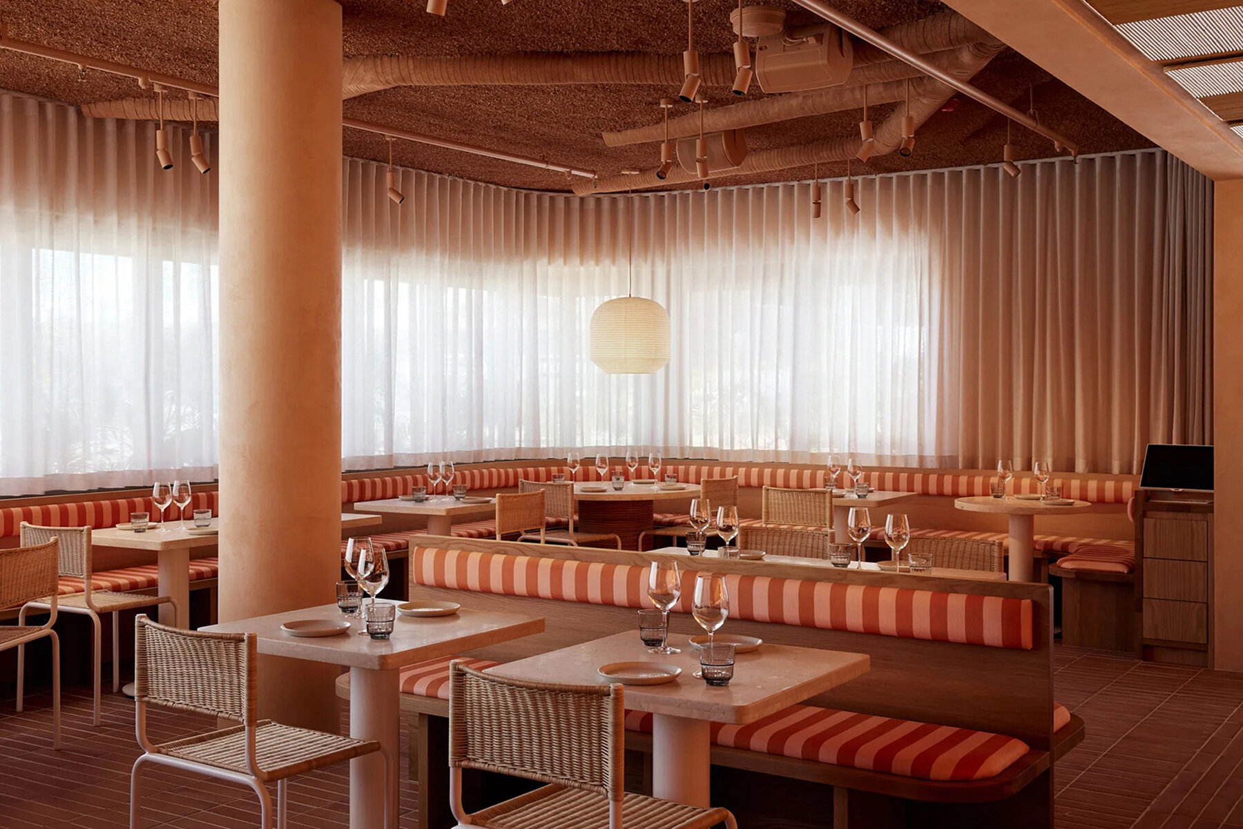 studio-plenty-sarah-ellison-light-years-asian-diner-byron-bay-australia-designboom-07a