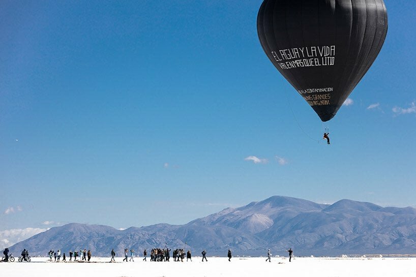 On the 25th of January 2020, 32 world records, recognized by FAI were set by Aerocene with Leticia Noemi Marques, flying with the message ‘Water and Life are Worth More than Lithium’ written with the communities of Salinas Grandes, Jujuy, Argentina. This marks the most sustainable flight in human history. Fly with Aerocene Pacha, a project by Tomás Saraceno for an Aerocene era, was produced by the Aerocene Foundation and Studio Tomás Saraceno. Supported by Connect, BTS, curated by DaeHyung Lee