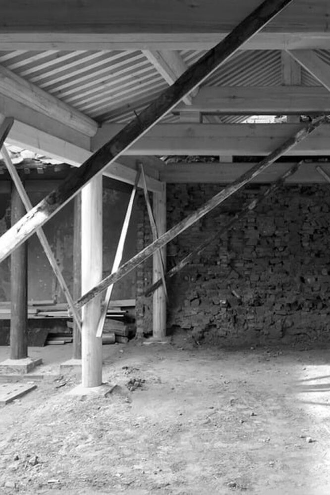 roof truss before renovation