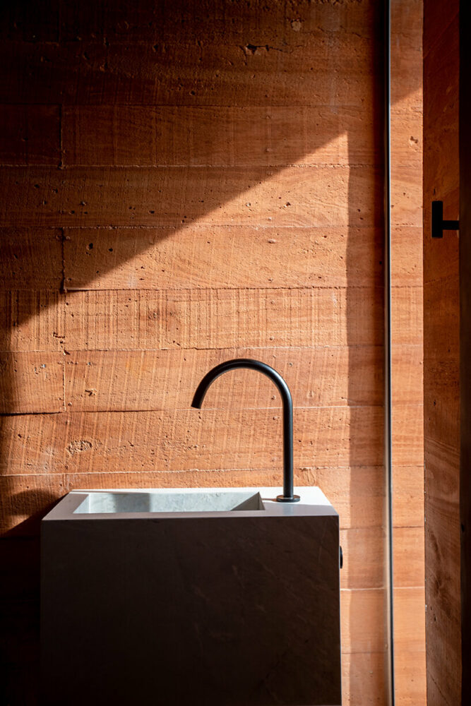 nestled in rural brazil, ‘casa café’ recalls the earthy and aromatic essence of coffee