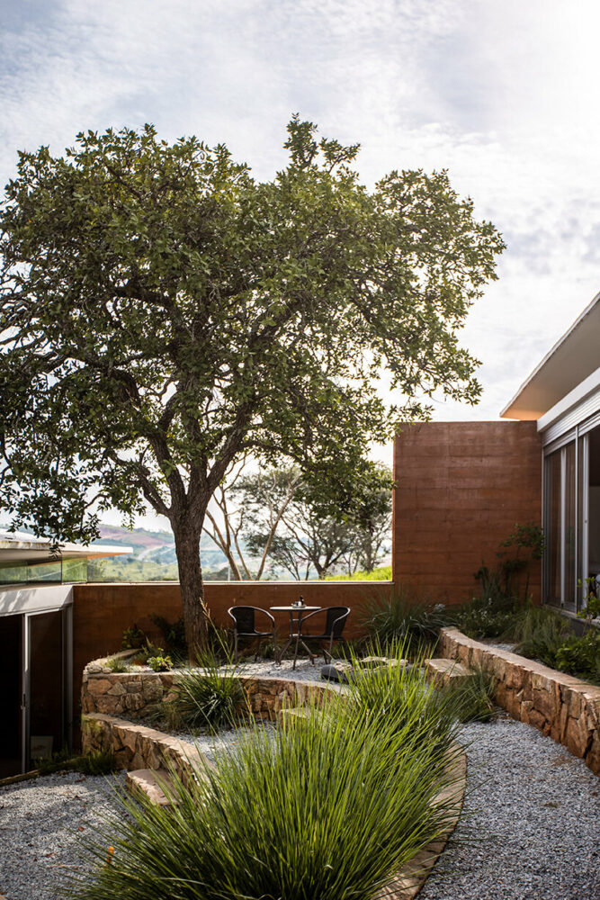 nestled in rural brazil, ‘casa café’ recalls the earthy and aromatic essence of coffee