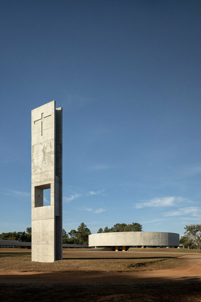 ARQBR’s strikingly modernist concrete church is an ode to the endless brazilian horizon