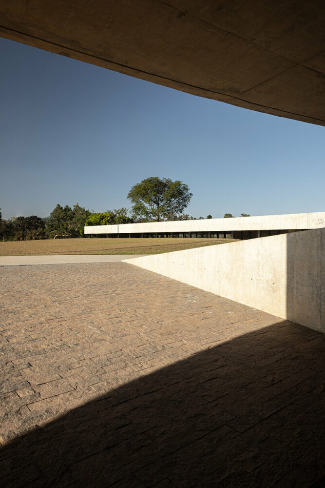ARQBR’s strikingly modernist concrete church is an ode to the endless brazilian horizon