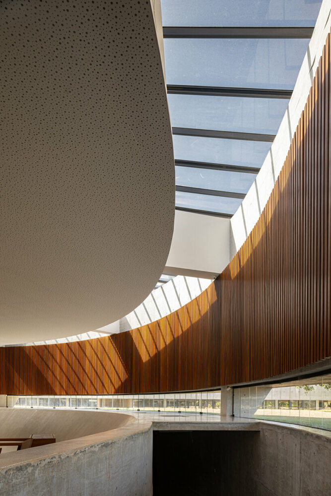 ARQBR’s strikingly modernist concrete church is an ode to the endless brazilian horizon