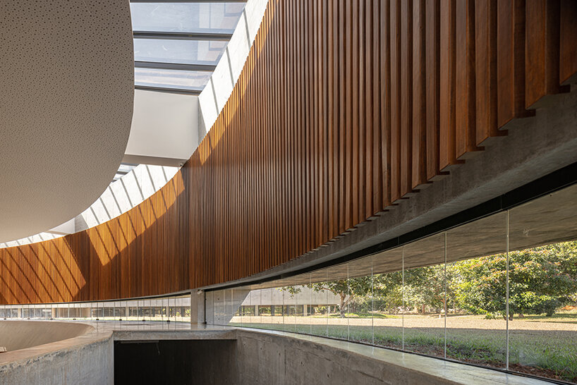 ARQBR’s strikingly modernist concrete church is an ode to the endless brazilian horizon