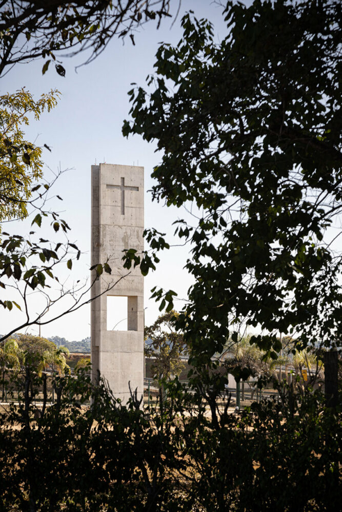 ARQBR’s strikingly modernist concrete church is an ode to the endless brazilian horizon