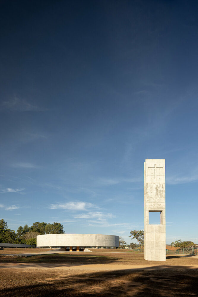 ARQBR’s strikingly modernist concrete church is an ode to the endless brazilian horizon