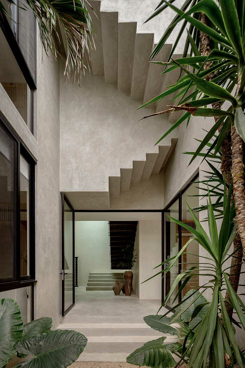 a habitable sculpture: espacio 18 infuses brutalist-inspired villa in mexico with lush greenery