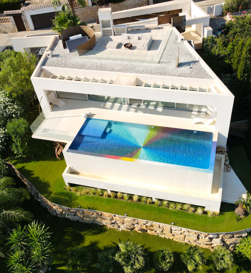 felipe pantone pool mosaic