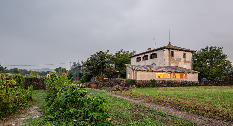 arnau estudi chicken coop