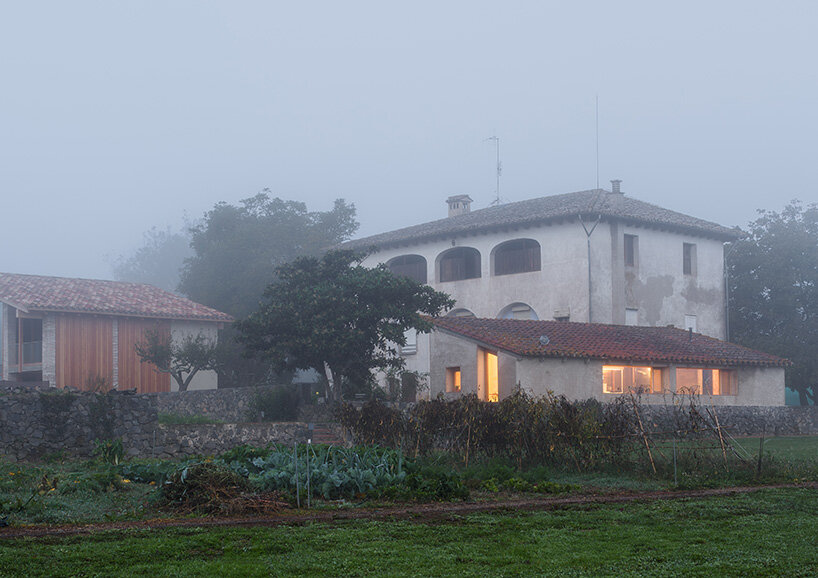 from chicken coop to workspace: renovation in catalonia by arnau estudi d’arquitectura
