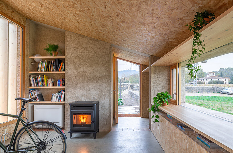 arnau estudi chicken coop