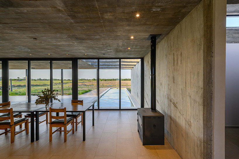 karlen + clemente studio sites its casa 3X6 within the vast landscape of rural argentina