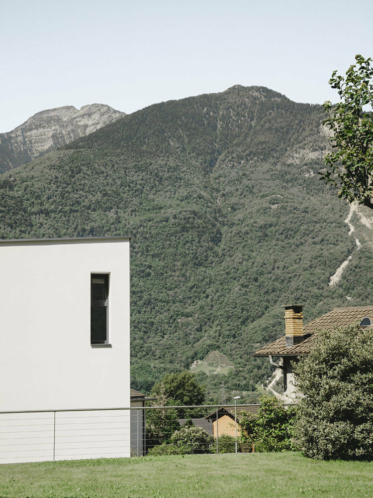 LOKOMOTIV.archs perches a tiny triangular house along a swiss hillside
