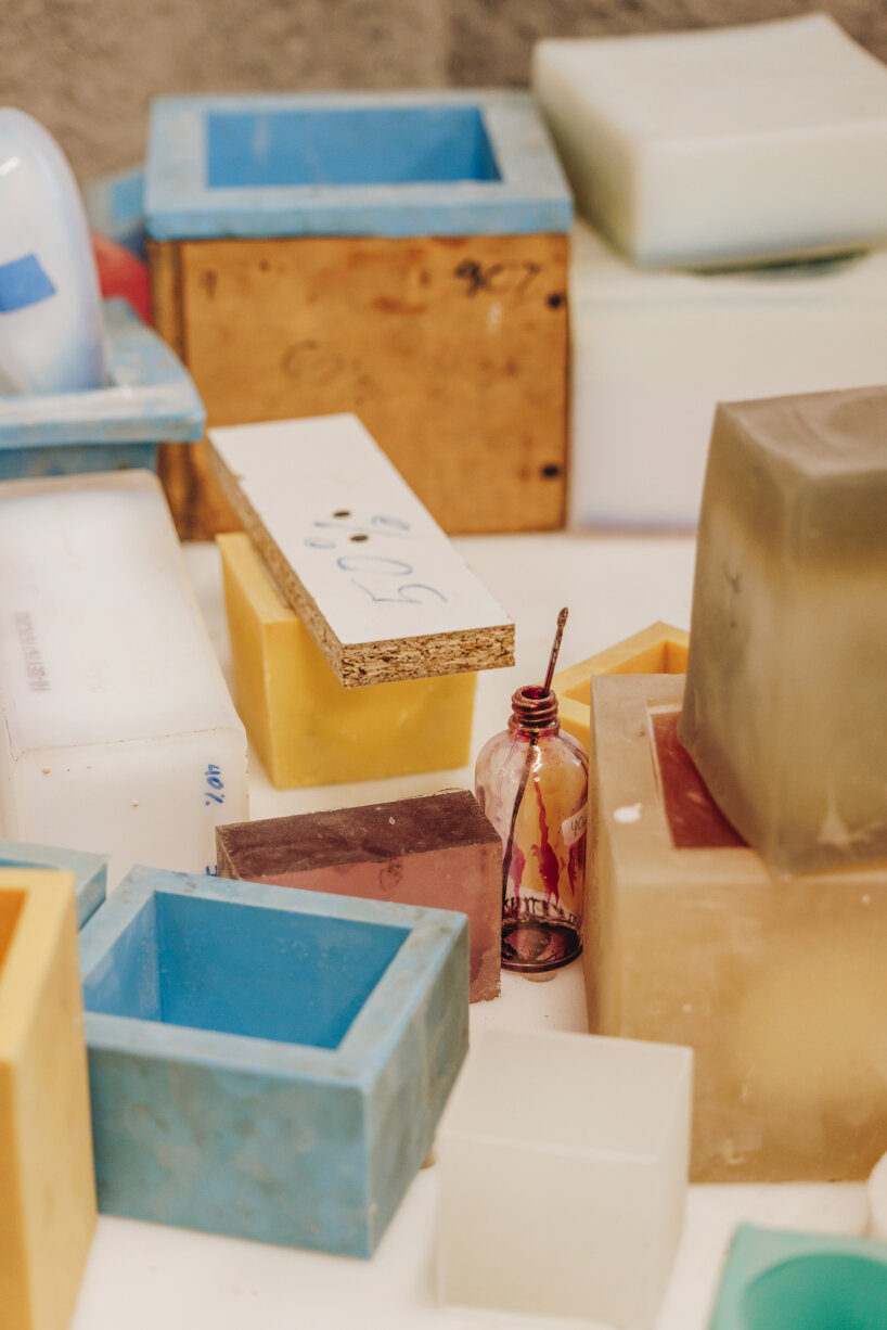 poikilos objects of common interest studio vedèt