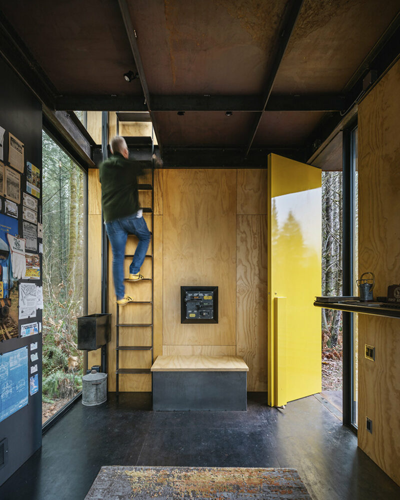 olson kundig architects’ mobile ‘maxon studio’ rolls into the forest on railroad tracks
